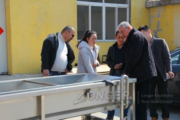 Customers Visit Our Factory Customers Visit Our Factory